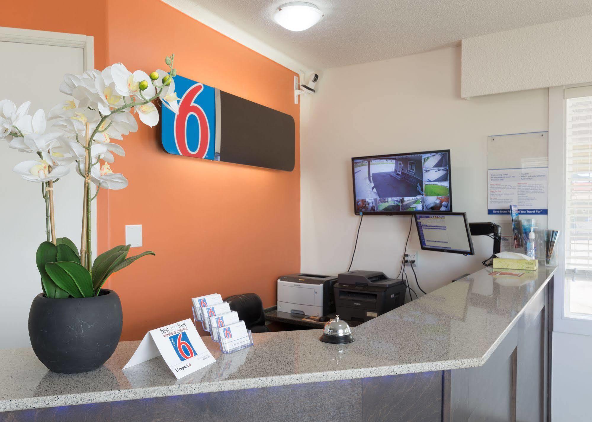Motel 6-Fort Nelson, Bc Exterior photo